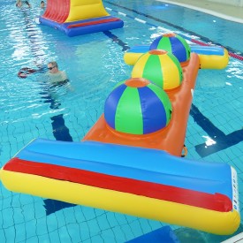 Jeu Gonflable Aquatique pour piscine : Pont Wipeout