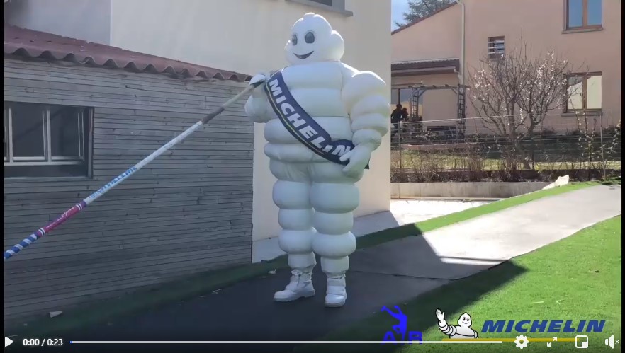 Renaud Lavillenie en Costume Gonflable Bibendum Michelin