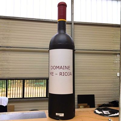 Bouteille de vin gonflable géante