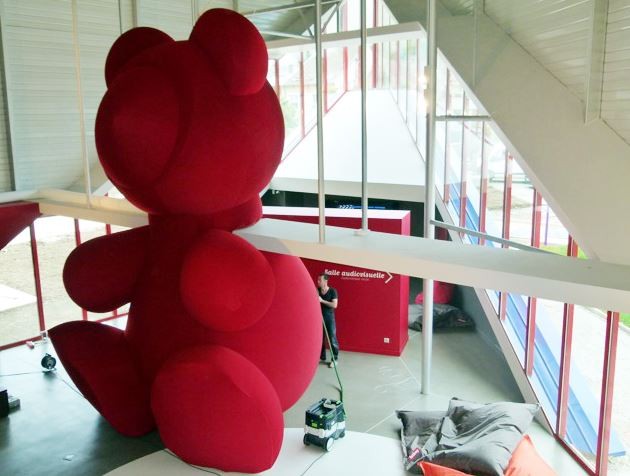 Ours Gonflable Géant (h=6m) - Musée du jouet Jura